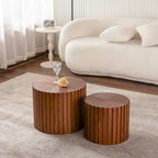 Table basse ronde en bois avec relief sculpté, pré-assemblée