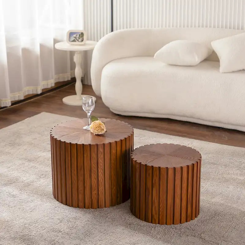 Table basse ronde en bois avec relief sculpté, pré-assemblée