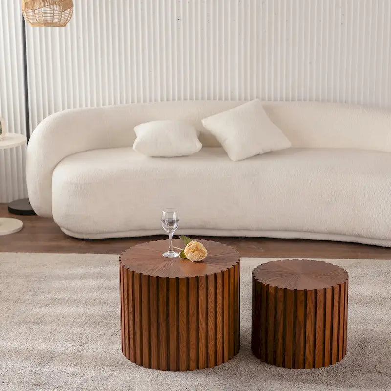 Table basse ronde en bois avec relief sculpté, pré-assemblée