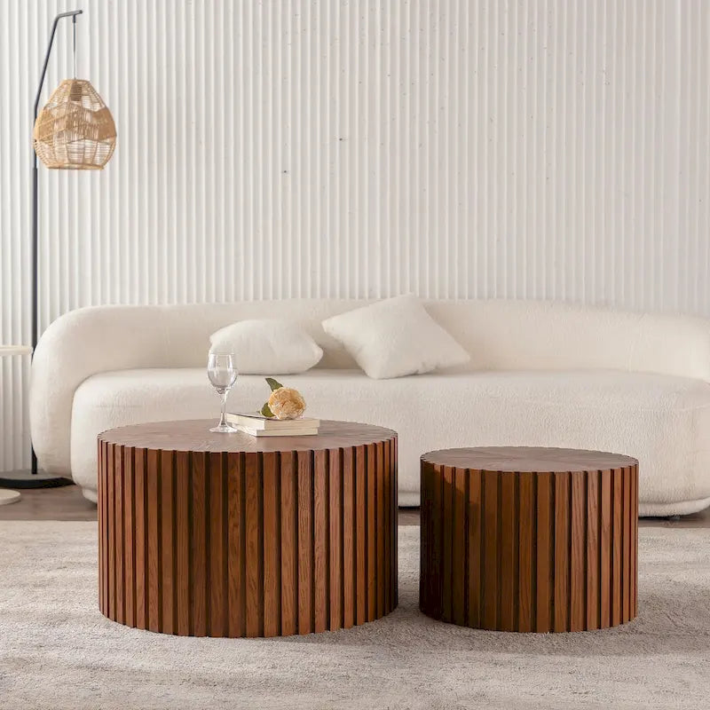 Table basse ronde en bois avec relief sculpté, pré-assemblée