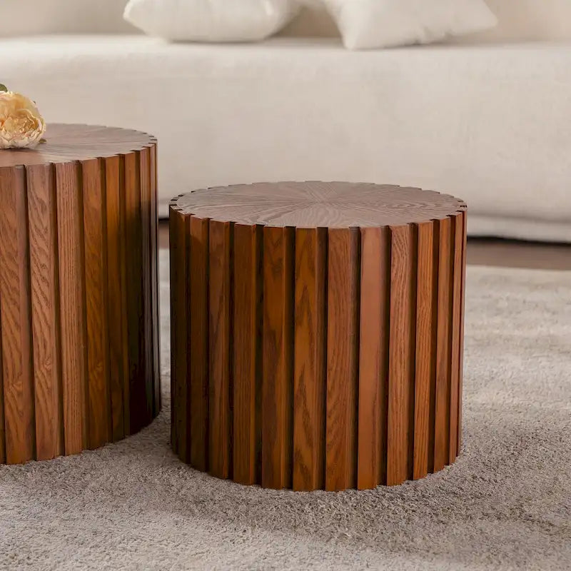 Table basse ronde en bois avec relief sculpté, pré-assemblée