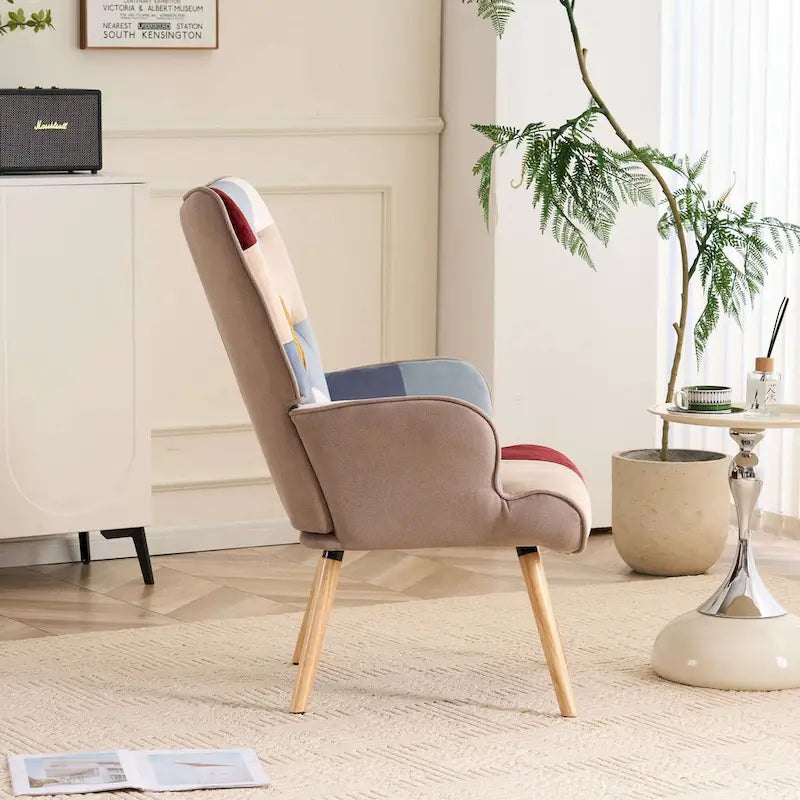 Fauteuil d'appoint capitonné à oreilles avec pieds en hévéa et patins ajustables