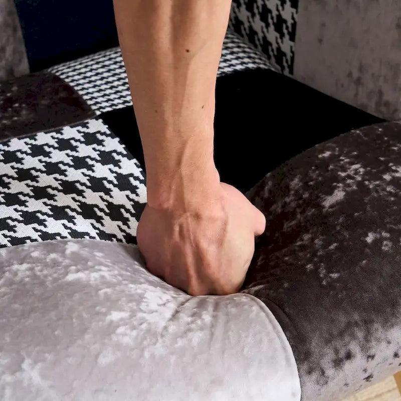 Fauteuil d'appoint capitonné à oreilles avec pieds en hévéa et patins ajustables