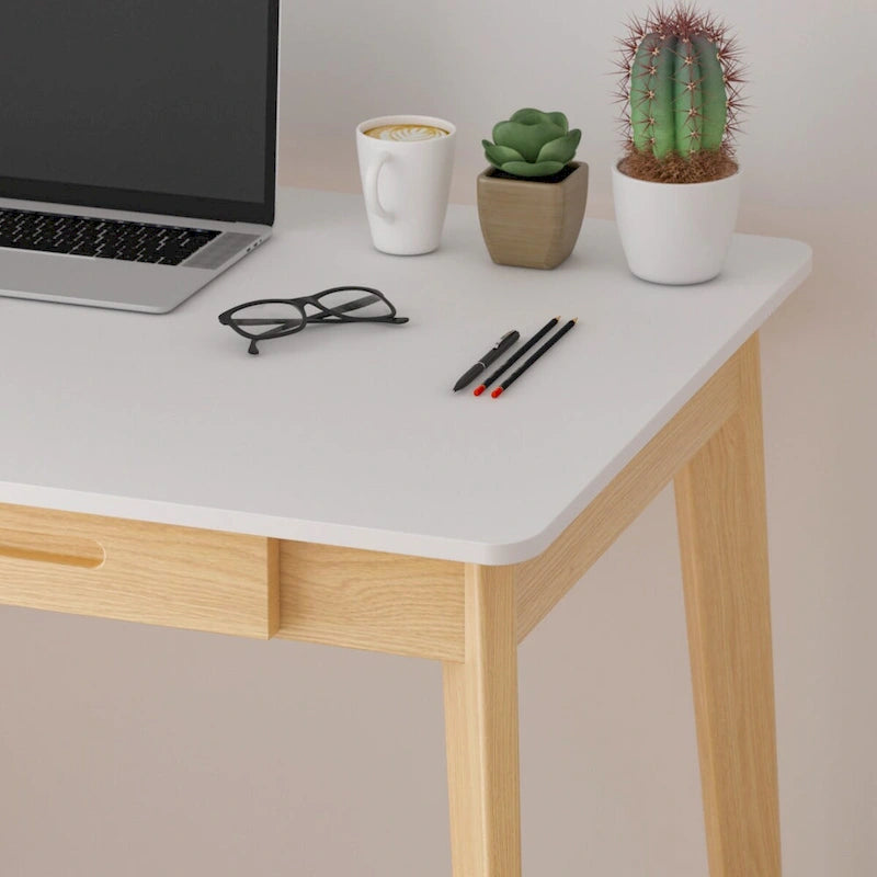 Bureau classique avec tiroirs