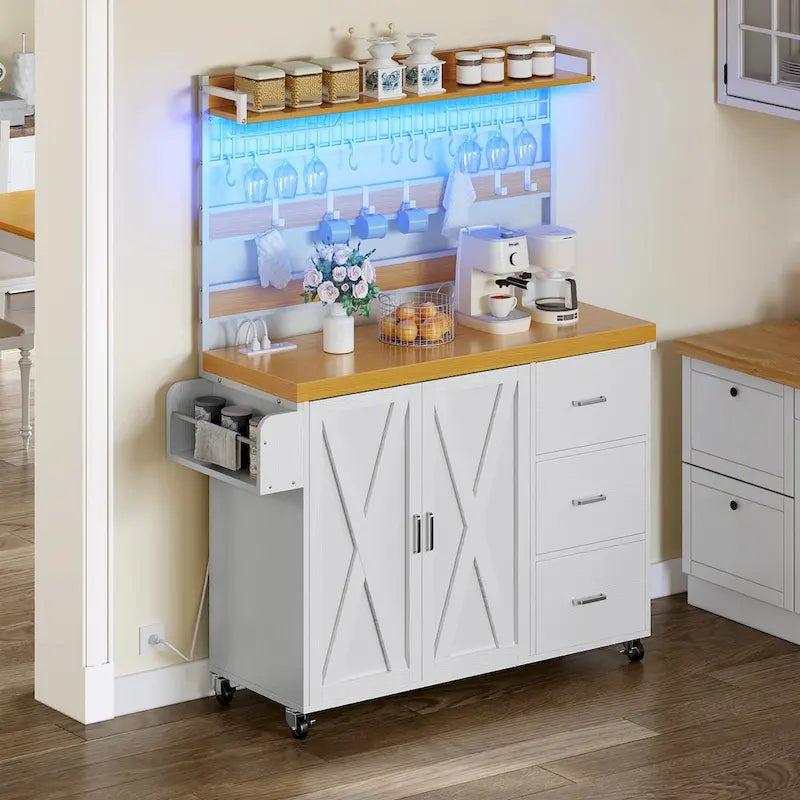 Îlot de cuisine roulant de 135 cm avec prise électrique, lumière LED et étagère haute