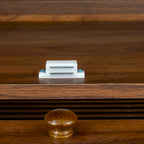Armoire de rangement vitrée avec étagère de présentation