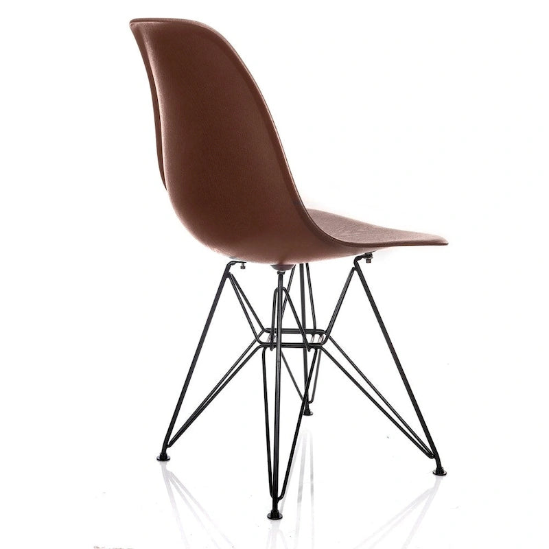 Chaise de salle à manger moderne du milieu du siècle avec pieds en acier noir